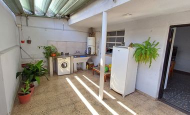 VENTA GALPON + CASA  3 DORMITORIOS APTO CREDITO