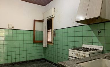 CASA MULTIFAMILIAR 6 AMB VENTA LOMAS DE ZAMORA