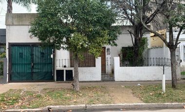 CASA MULTIFAMILIAR 6 AMB VENTA LOMAS DE ZAMORA