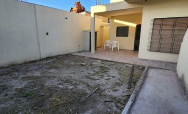 Casa en alquiler en Villa Dominico