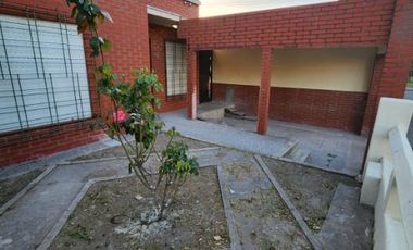 Casa en alquiler en Villa Dominico