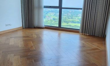 DISEWAKAN 4+1 BR di HILLCREST  Golf view