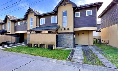 Casa en Arriendo en Condominio Los Robles II