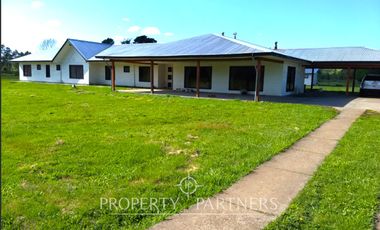 Casona mas 4 cabañas amobladas en terreno de 1,2Ha