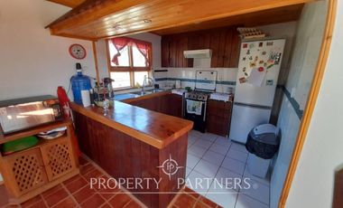 Hermosa casa de campo en arriendo año corrido amoblada, de 300 m/2.