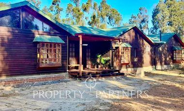 Hermosa casa de campo en arriendo año corrido amoblada, de 300 m/2.