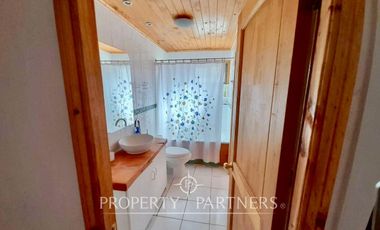 Hermosa casa de campo en arriendo año corrido amoblada, de 300 m/2.