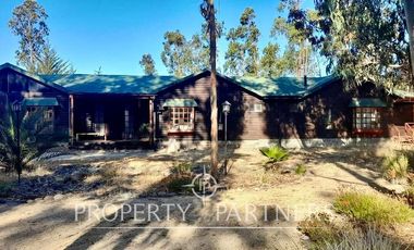 Hermosa casa de campo en arriendo año corrido amoblada, de 300 m/2.