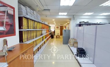 Local en segundo piso para uso comercio u oficinas en eje Irarrázaval