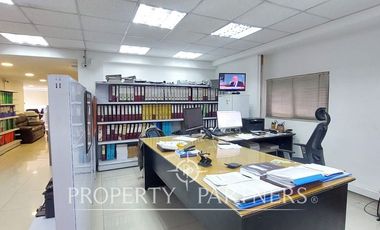 Local en segundo piso para uso comercio u oficinas en eje Irarrázaval