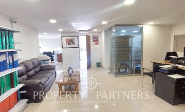 Local en segundo piso para uso comercio u oficinas en eje Irarrázaval