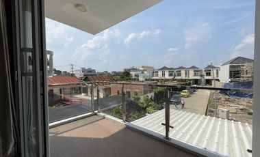 Dijual Rumah Minimalis Belakang Sekolah Maitreyawira Abduk Rozak