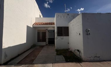 Casa en Venta al Norte de la Ciudad en Jardines de Campo Real
