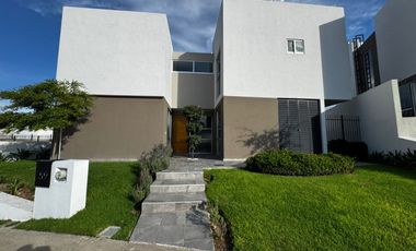Casa En Venta En Colinas De San Isidro, Zapopan.