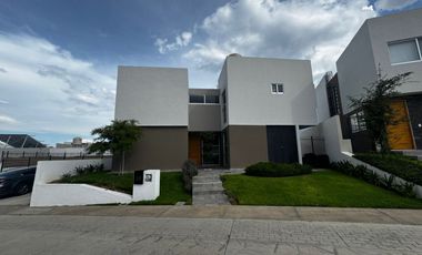 Casa En Venta En Colinas De San Isidro, Zapopan.