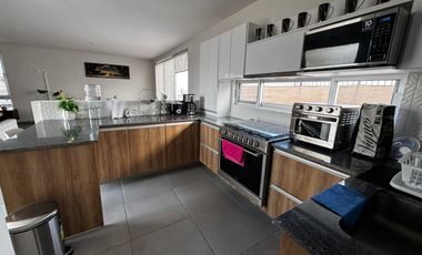 Casa En Venta En Colinas De San Isidro, Zapopan.