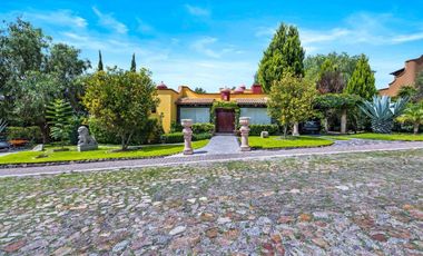 Casa con casita en San Miguel de Allende – Alberca, Paneles Solares y Casa Club