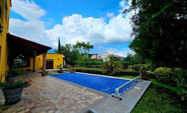 Casa con casita en San Miguel de Allende – Alberca, Paneles Solares y Casa Club