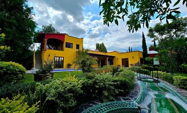 Casa con casita en San Miguel de Allende – Alberca, Paneles Solares y Casa Club