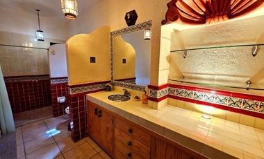 Casa con casita en San Miguel de Allende – Alberca, Paneles Solares y Casa Club
