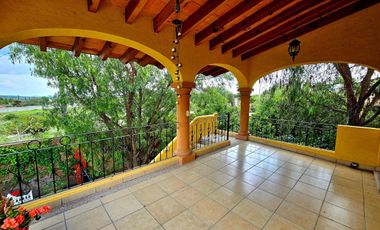 Casa con casita en San Miguel de Allende – Alberca, Paneles Solares y Casa Club
