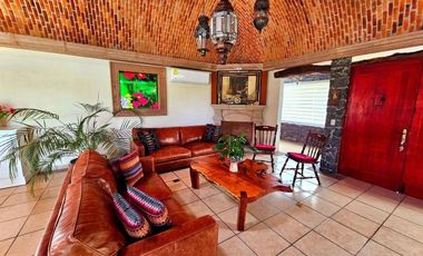 Casa con casita en San Miguel de Allende – Alberca, Paneles Solares y Casa Club