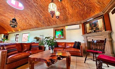 Casa con casita en San Miguel de Allende – Alberca, Paneles Solares y Casa Club