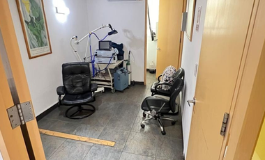Venta de consultorio médico con oficinas en Centro Médico Medici