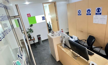 Venta de consultorio médico con oficinas en Centro Médico Medici