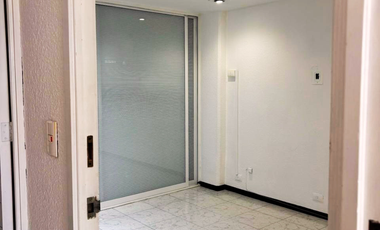 Venta de oficina/consultorio acondicionada en Edificio Juarez