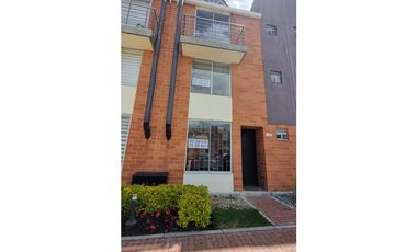 SE ARRIENDA HERMOSA CASA CONJUNTO AKORA TOCANCIP