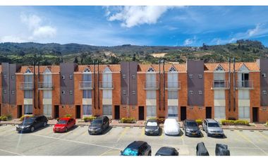 SE ARRIENDA HERMOSA CASA CONJUNTO AKORA TOCANCIP