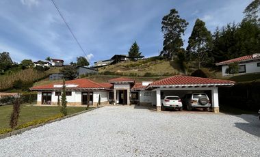 Casa Campestre en Condominio El Carmen de Viboral
