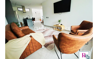 Casa en Unidad Cerrada con Portería 24h