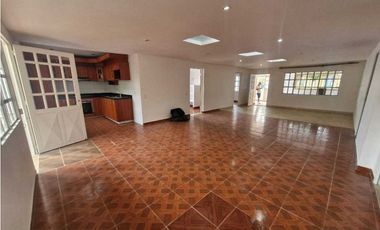 En Arriendo Casa Urbana 485 m2 Barrio Marsella, La Mesa Cund.