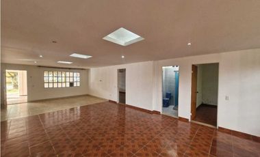 En Arriendo Casa Urbana 485 m2 Barrio Marsella, La Mesa Cund.