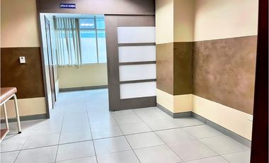 Mall del Sol, Consultorio en Renta, 40m2, 3 Ambientes