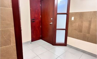 Mall del Sol, Consultorio en Renta, 40m2, 3 Ambientes