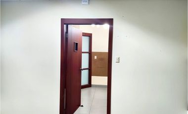 Mall del Sol, Consultorio en Renta, 40m2, 3 Ambientes