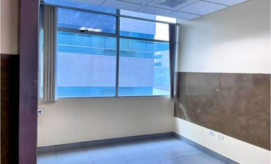 Mall del Sol, Consultorio en Renta, 40m2, 3 Ambientes