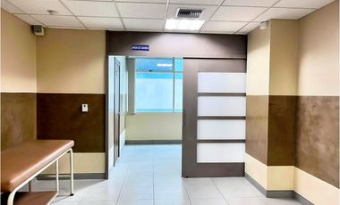 Mall del Sol, Consultorio en Renta, 40m2, 3 Ambientes