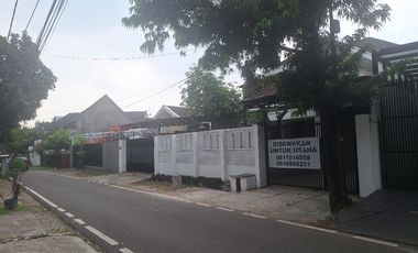 RUANG UNTUK USAHA LOKASI STRATEGIS DI KEBAYORAN BARU JAKARTA SELATAN