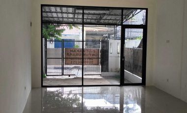 RUANG UNTUK USAHA LOKASI STRATEGIS DI KEBAYORAN BARU JAKARTA SELATAN