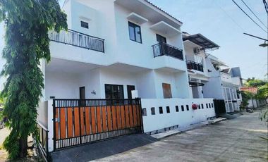 PD GEDE BEKASI RUMAH BARU LAST UNIT READY SIAP HUNI JALAN 2 MOBIL S609