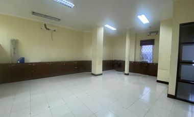 Ruang Usaha Pinggir Jalan Utama Solo