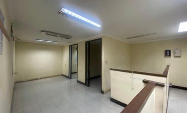 Ruang Usaha Pinggir Jalan Utama Solo