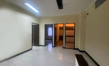 Ruang Usaha Pinggir Jalan Utama Solo