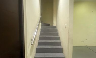 Ruang Usaha Pinggir Jalan Utama Solo