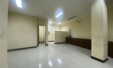 Ruang Usaha Pinggir Jalan Utama Solo