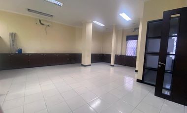 Ruang Usaha Pinggir Jalan Utama Solo